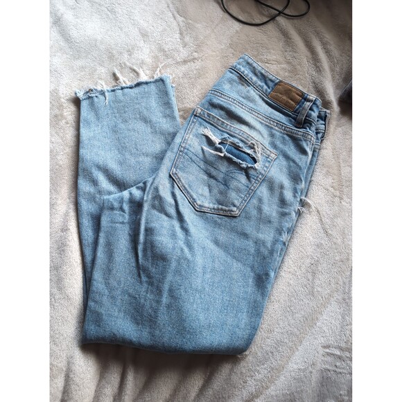 American eagle strigid light wash distressed jeans size 6 short - Picture 1 of 11